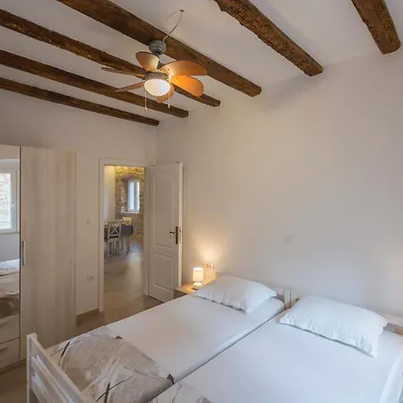 Apartment Bepi Komiza