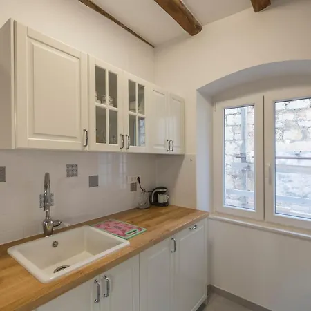 Apartment Bepi Komiza