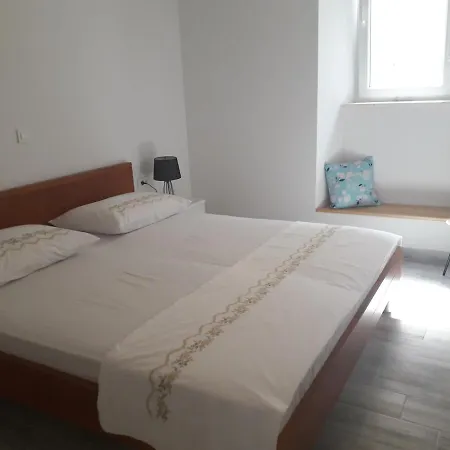 Apartment Bepi Komiza